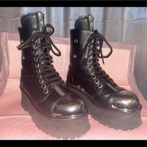 Demonia Gravedigger-10 Platform Boots